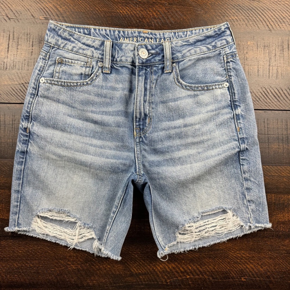 American Eagle Hi-Rise Tomgirl Bermuda Denim Shorts Light Wash 2 Distressed Fray
